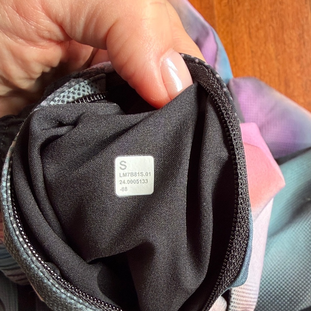 lululemon athletica Men's Shorts small - Picture 3 of 3